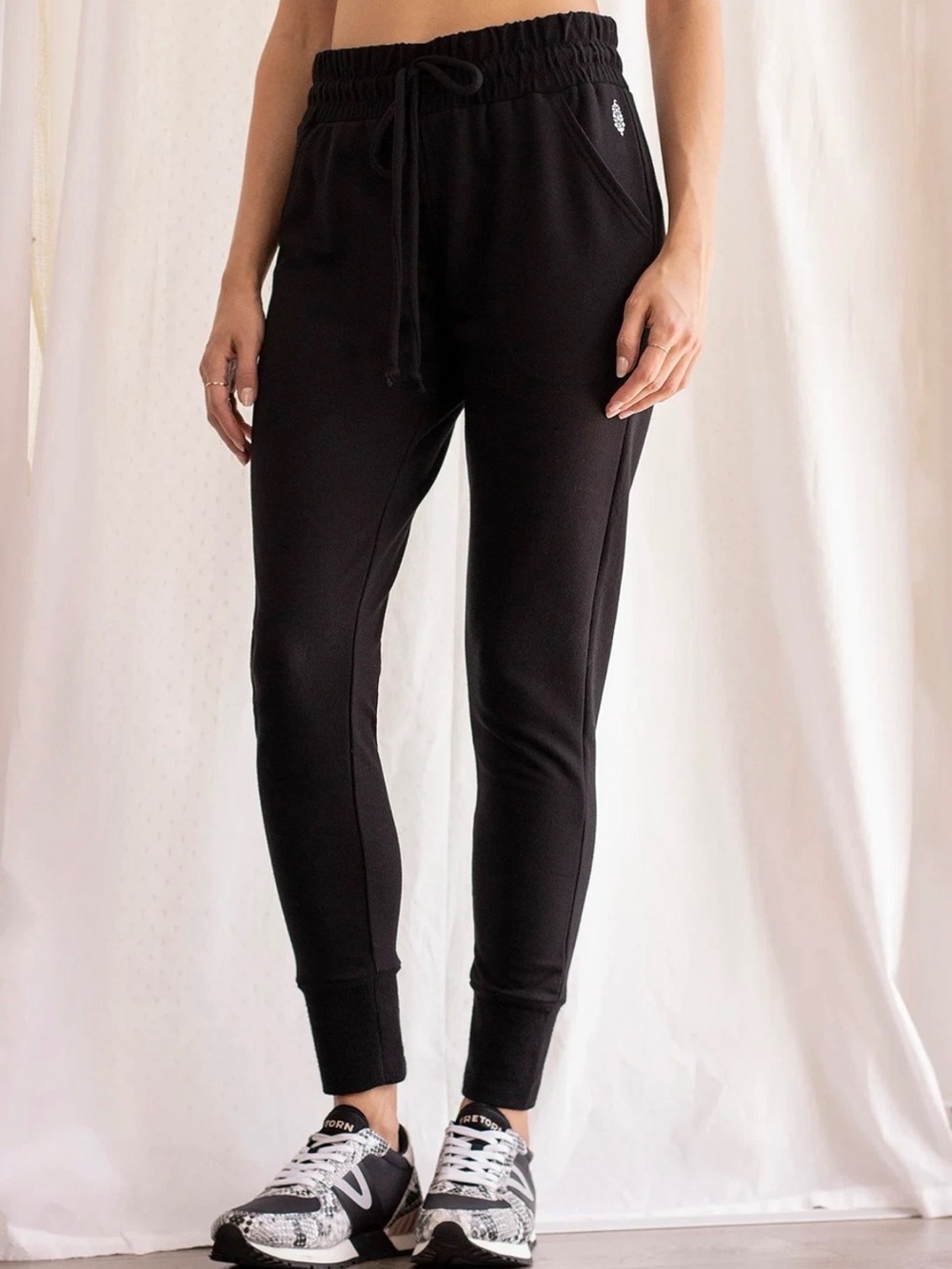 Free People FP Movement Womens Sunny Skinny Jogger Sz M Black Sweatpants Pockets